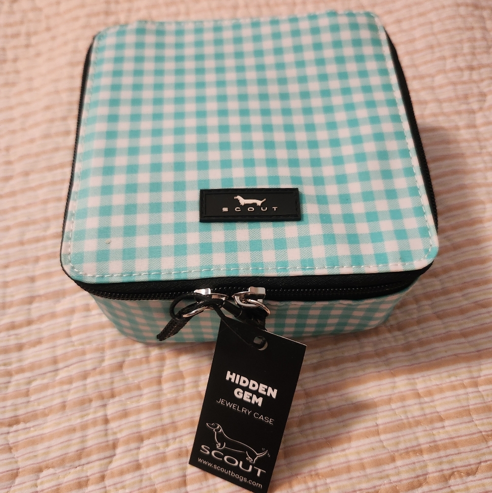 Scout Checkered Teal and White Travel Pouch jeweler box with extra pouches.